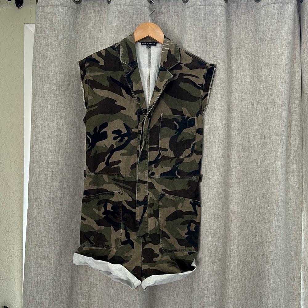 Miou Muse camo romper